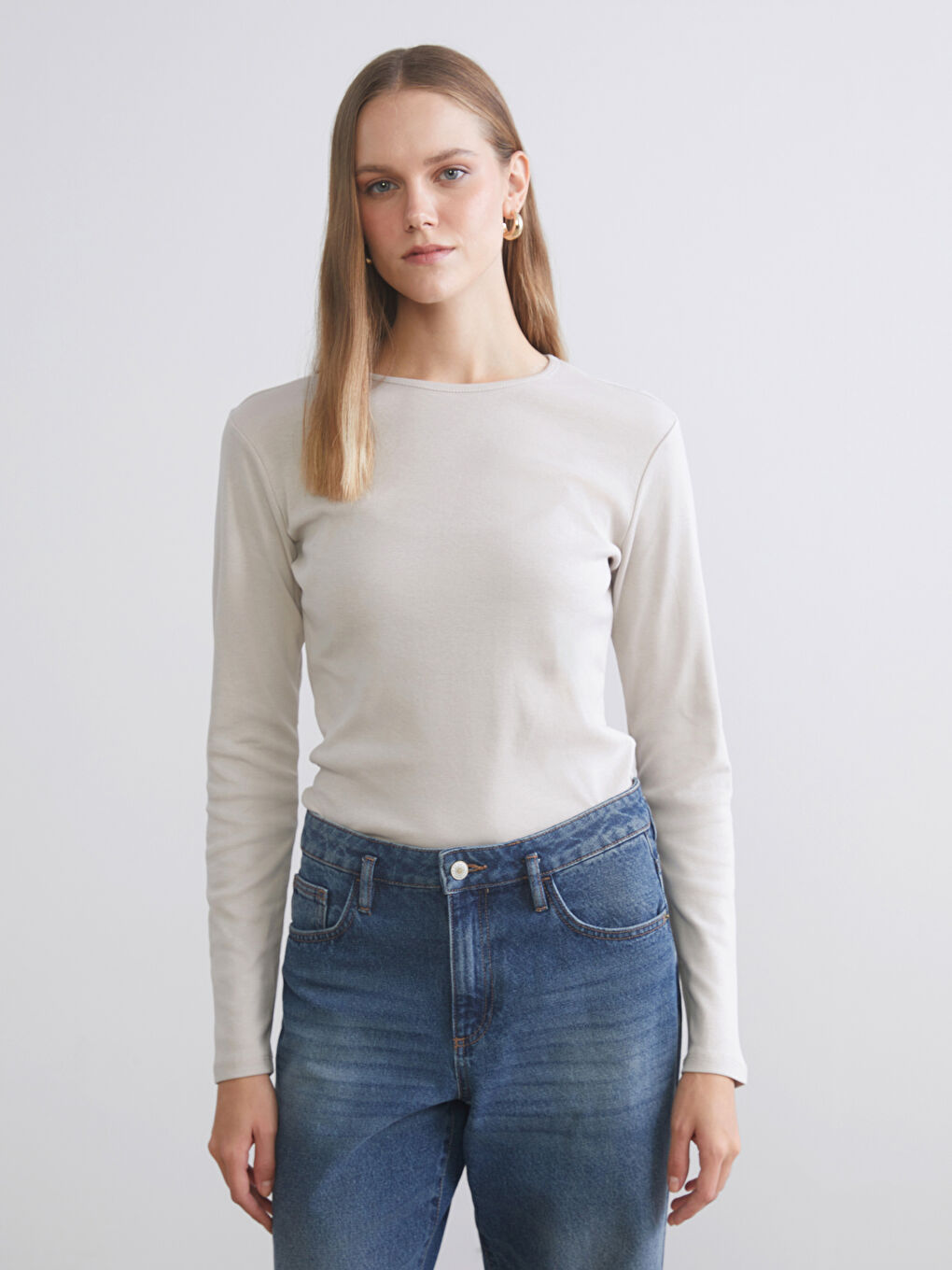 Gri Bisiklet Yaka Kadın Tişört