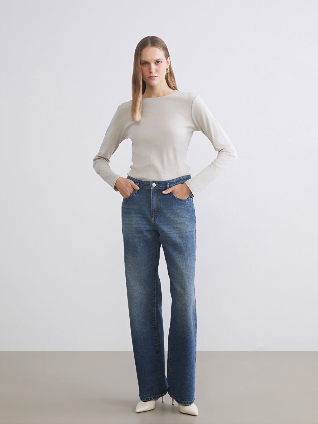 Gri Bisiklet Yaka Kadın Tişört-3