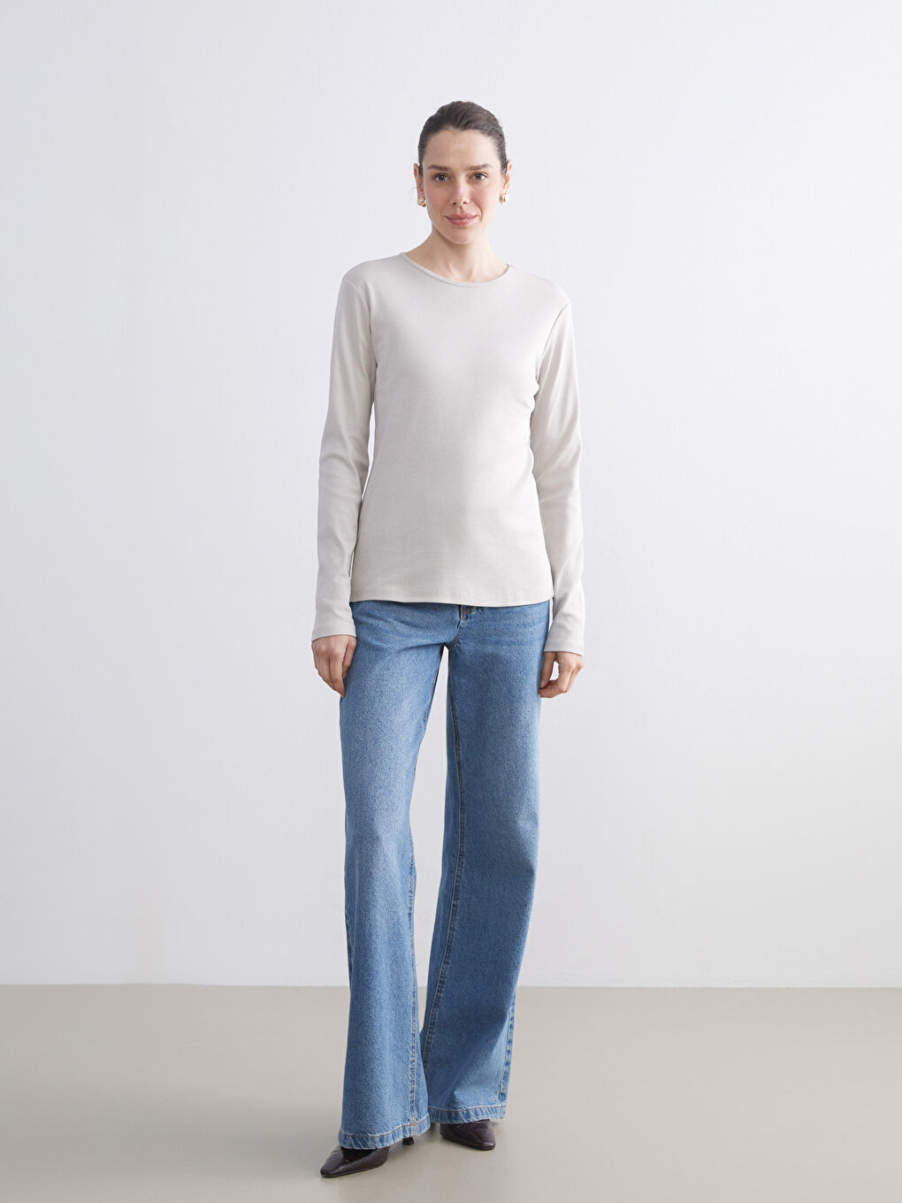 Gri Bisiklet Yaka Kadın Tişört-2