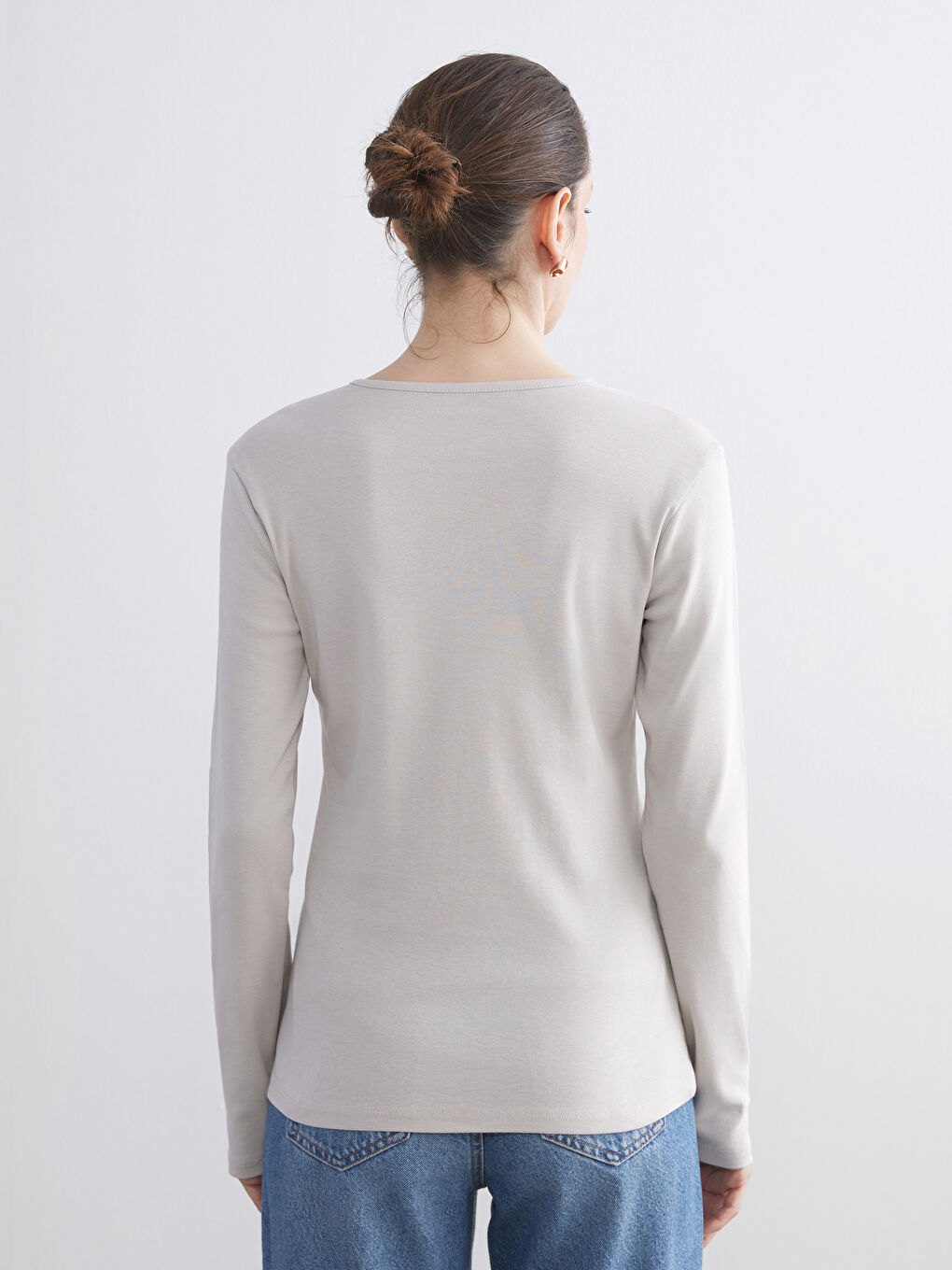 Gri Bisiklet Yaka Kadın Tişört-6