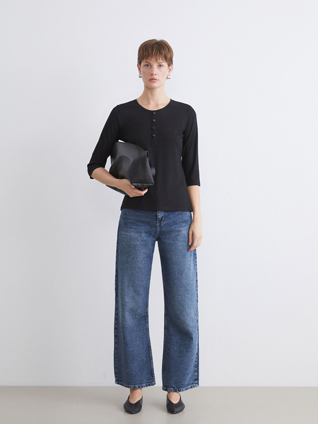 Siyah Bisiklet Yaka Kadın Tişört-3