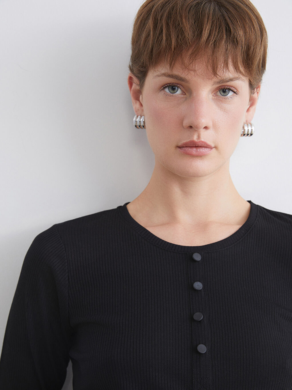 Siyah Bisiklet Yaka Kadın Tişört-4