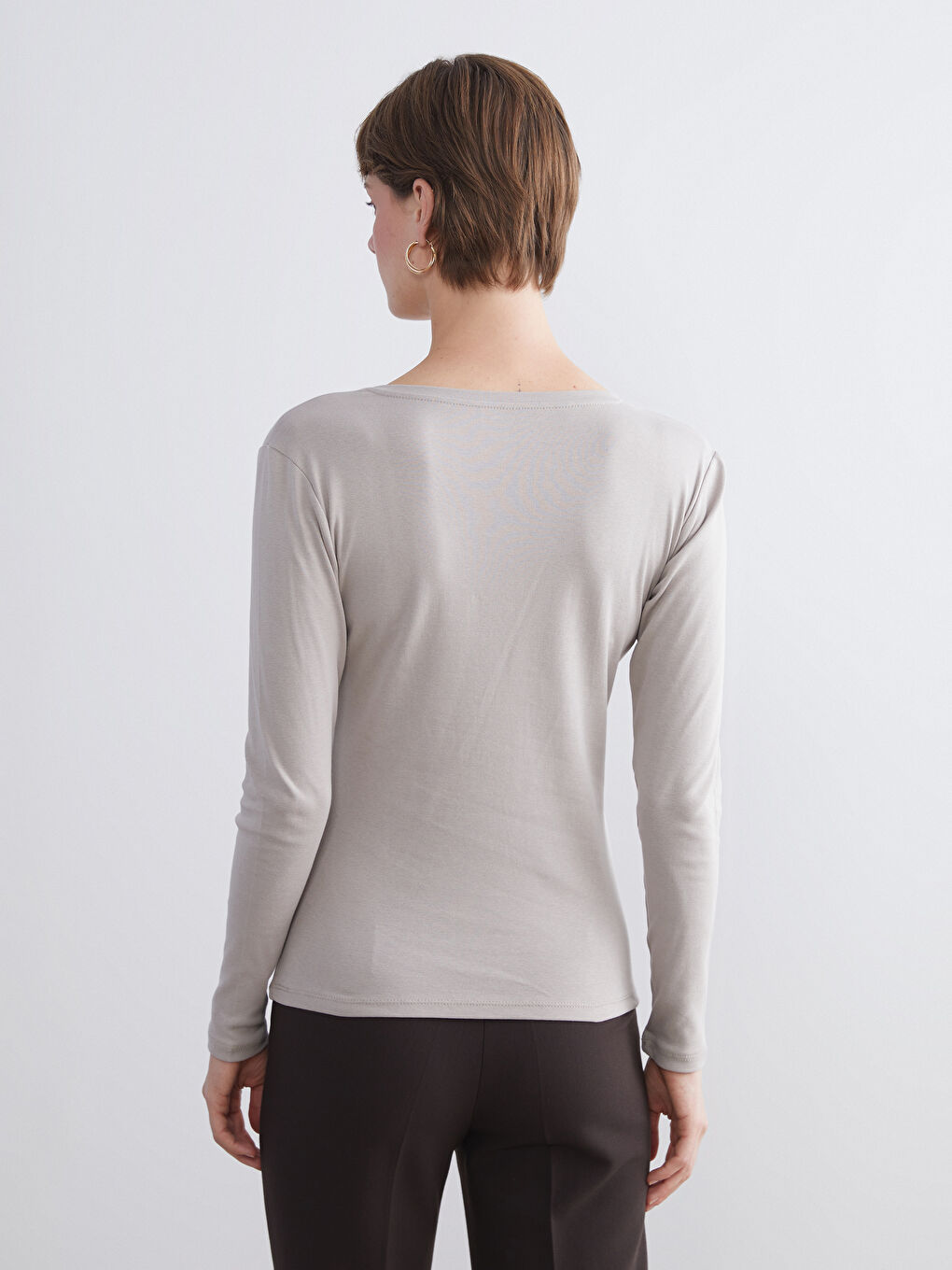 Bej V Yaka Uzun Kollu Kadın Tişört-4