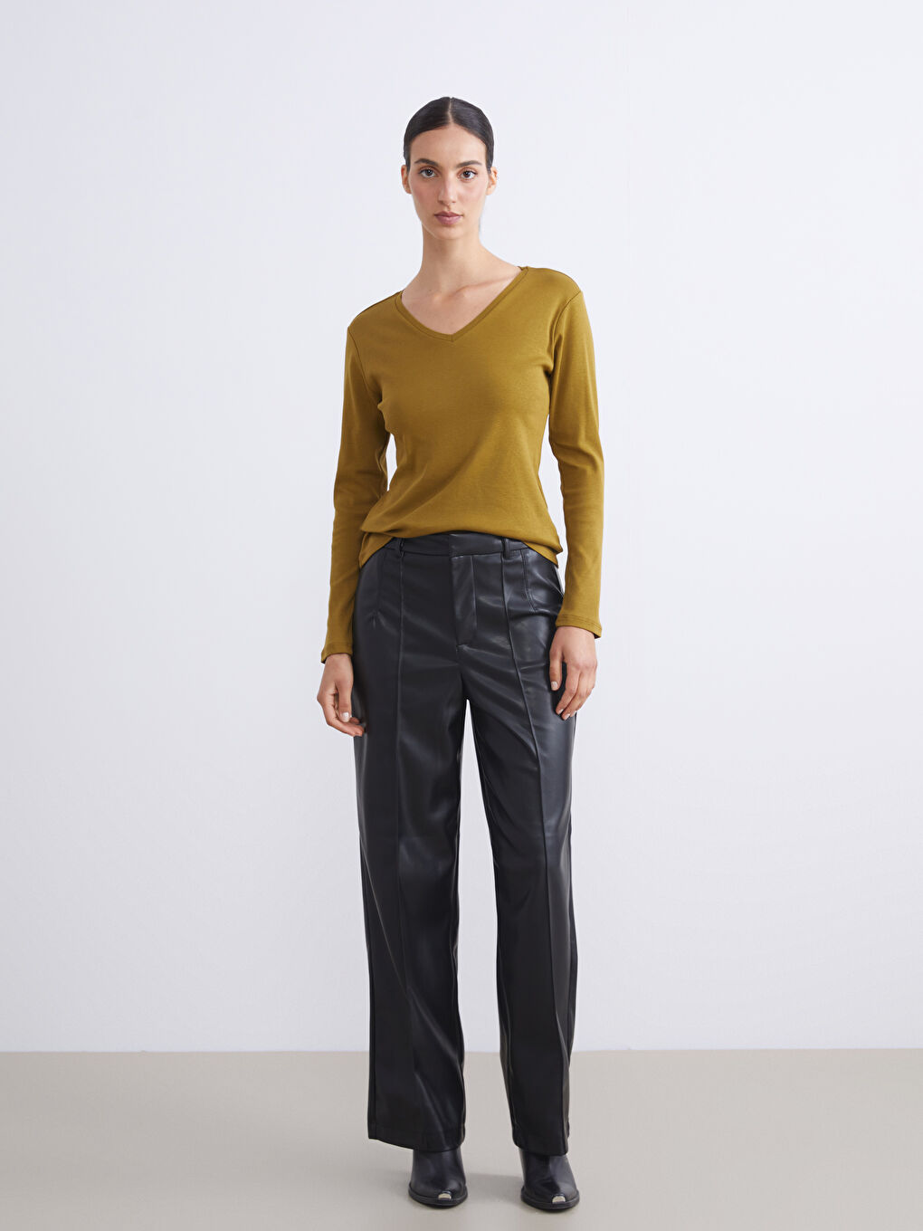 Yeşil V Yaka Uzun Kollu Kadın Tişört-2