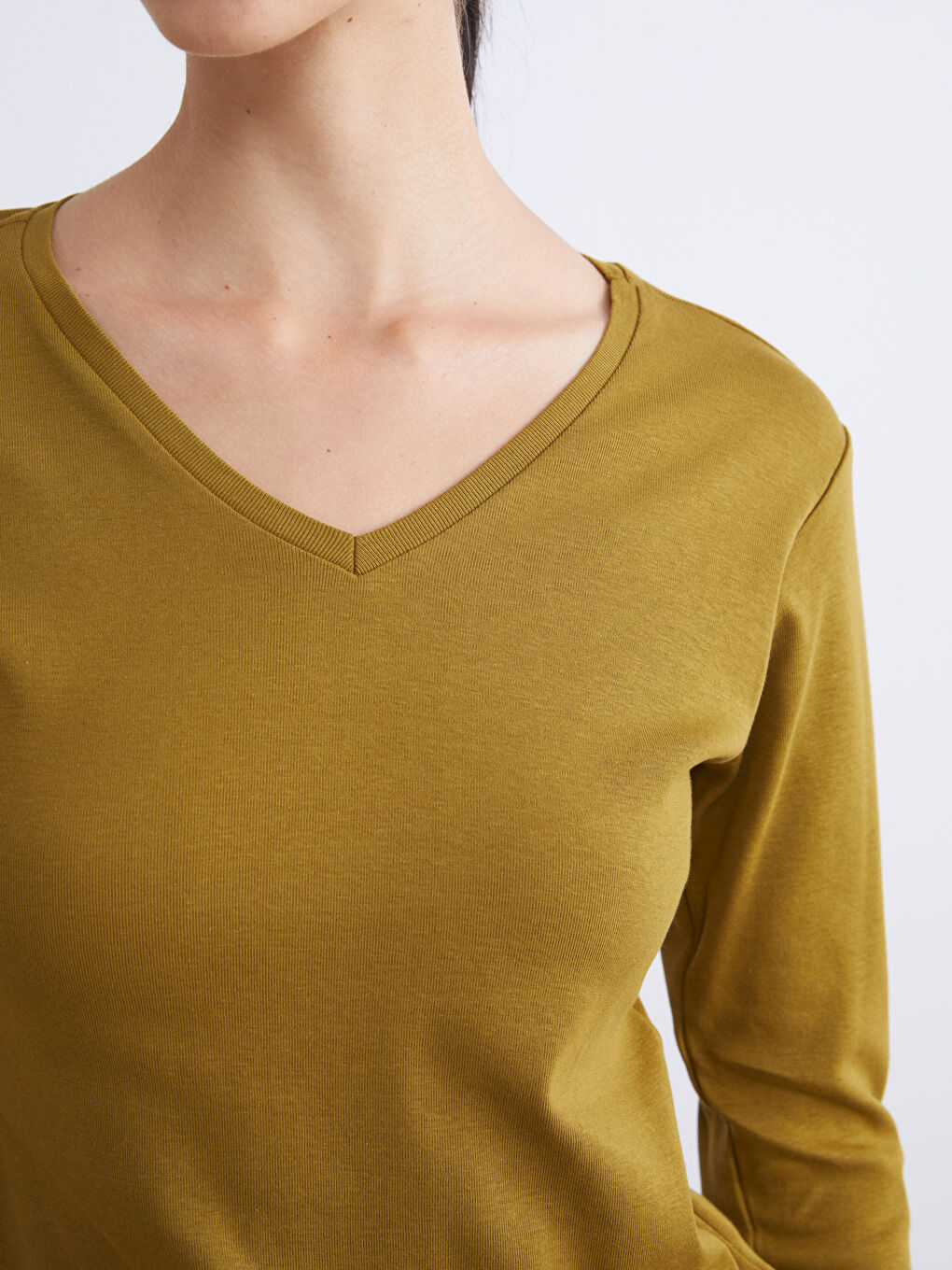 Yeşil V Yaka Uzun Kollu Kadın Tişört-3