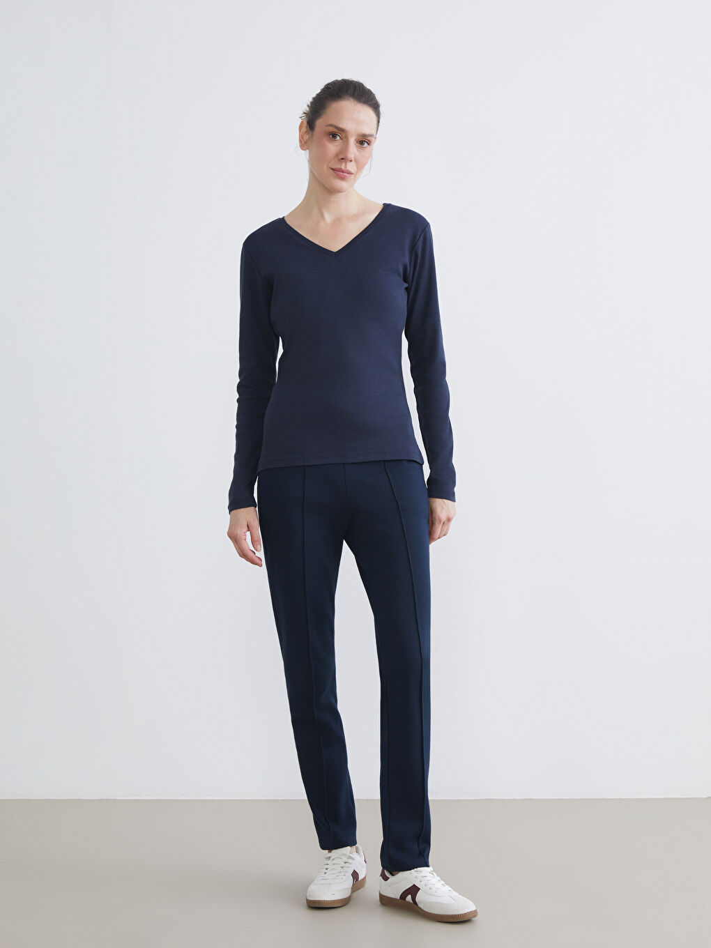 Lacivert V Yaka Uzun Kollu Kadın Tişört-2