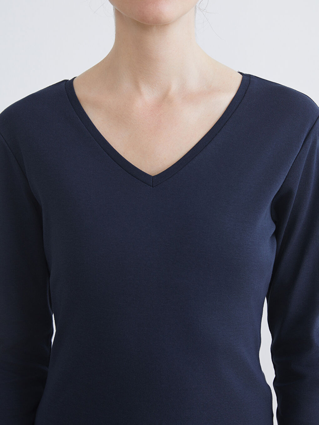 Lacivert V Yaka Uzun Kollu Kadın Tişört-3