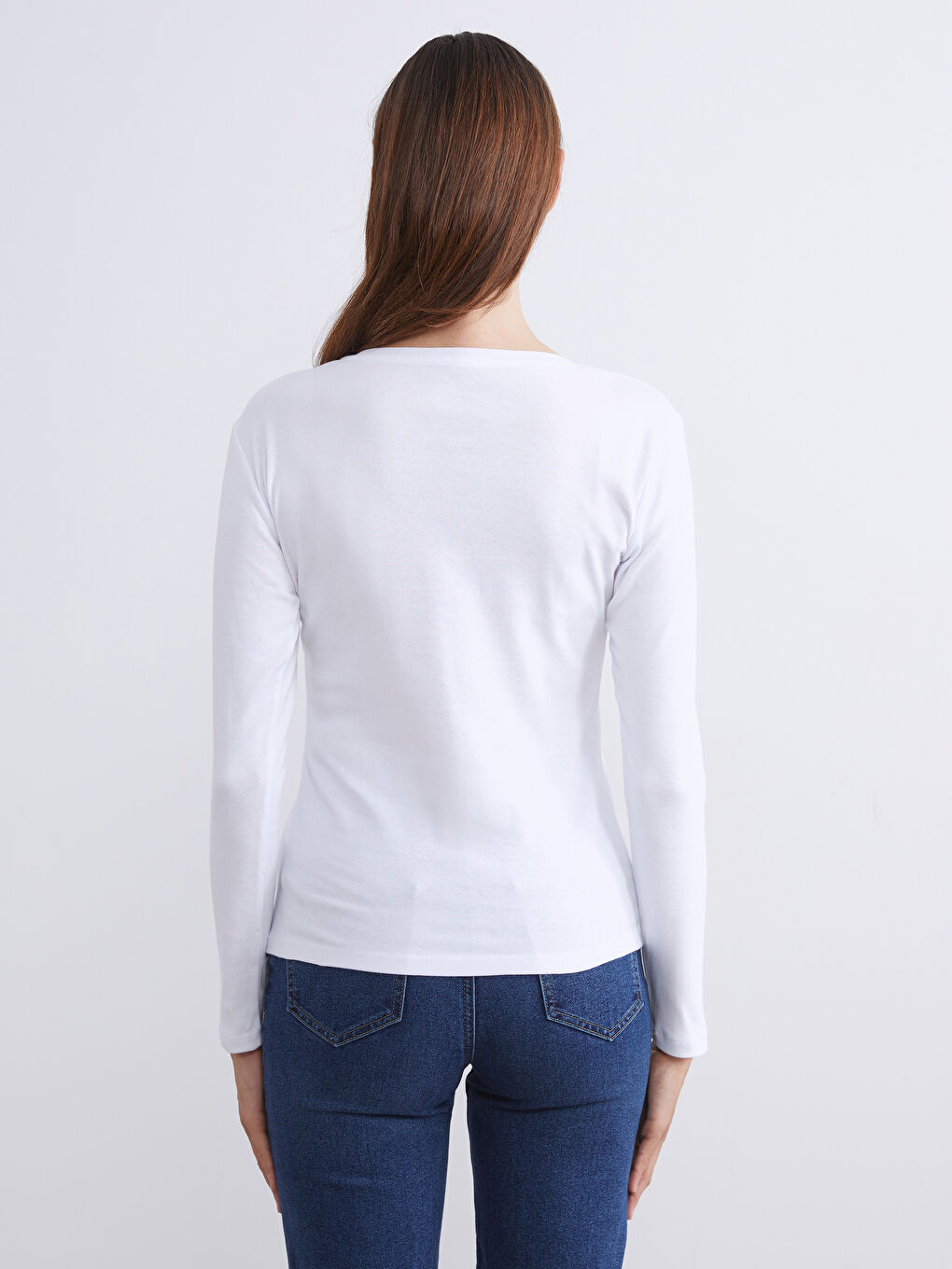 Beyaz V Yaka Uzun Kollu Kadın Tişört-4