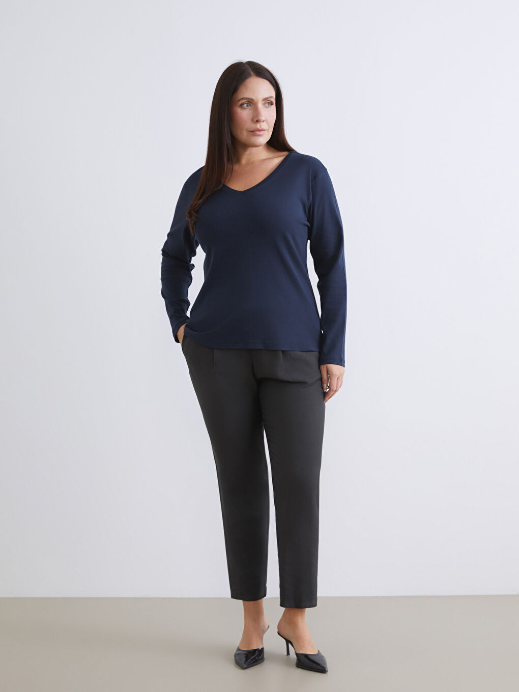 Lacivert V Yaka Uzun Kollu Kadın Tişört-5