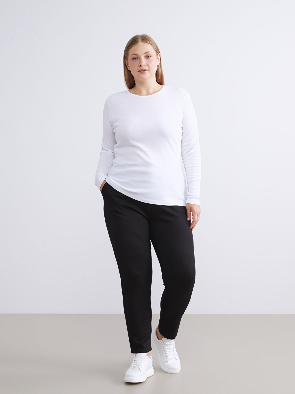 LCWAIKIKI Classic Women's Sweatpants with Elastic Waist -W57962Z8-CVL