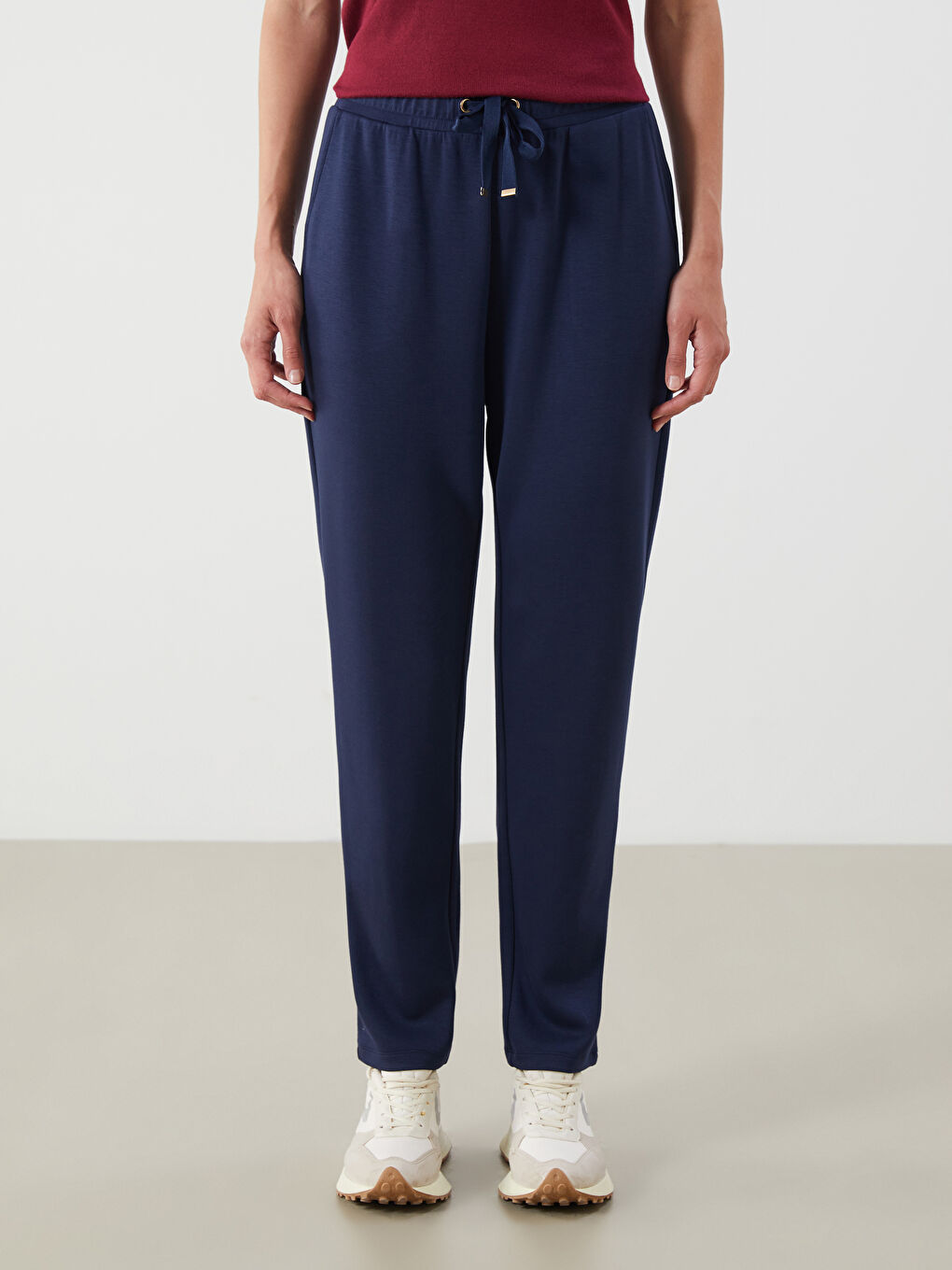 LCWAIKIKI Classic Women's Sweatpants with Elastic Waist -W57962Z8-HRC