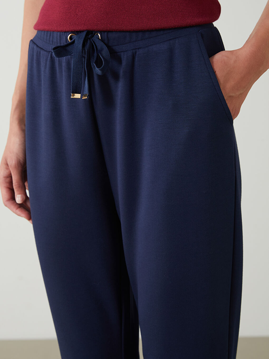 LCWAIKIKI Classic Women's Sweatpants with Elastic Waist -W57962Z8-HRC