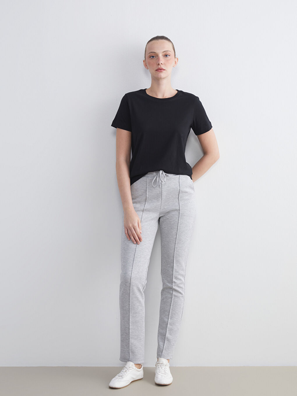 LCWAIKIKI Classic Women's Sweatpants with Elastic Waist -W57963Z8-CT3