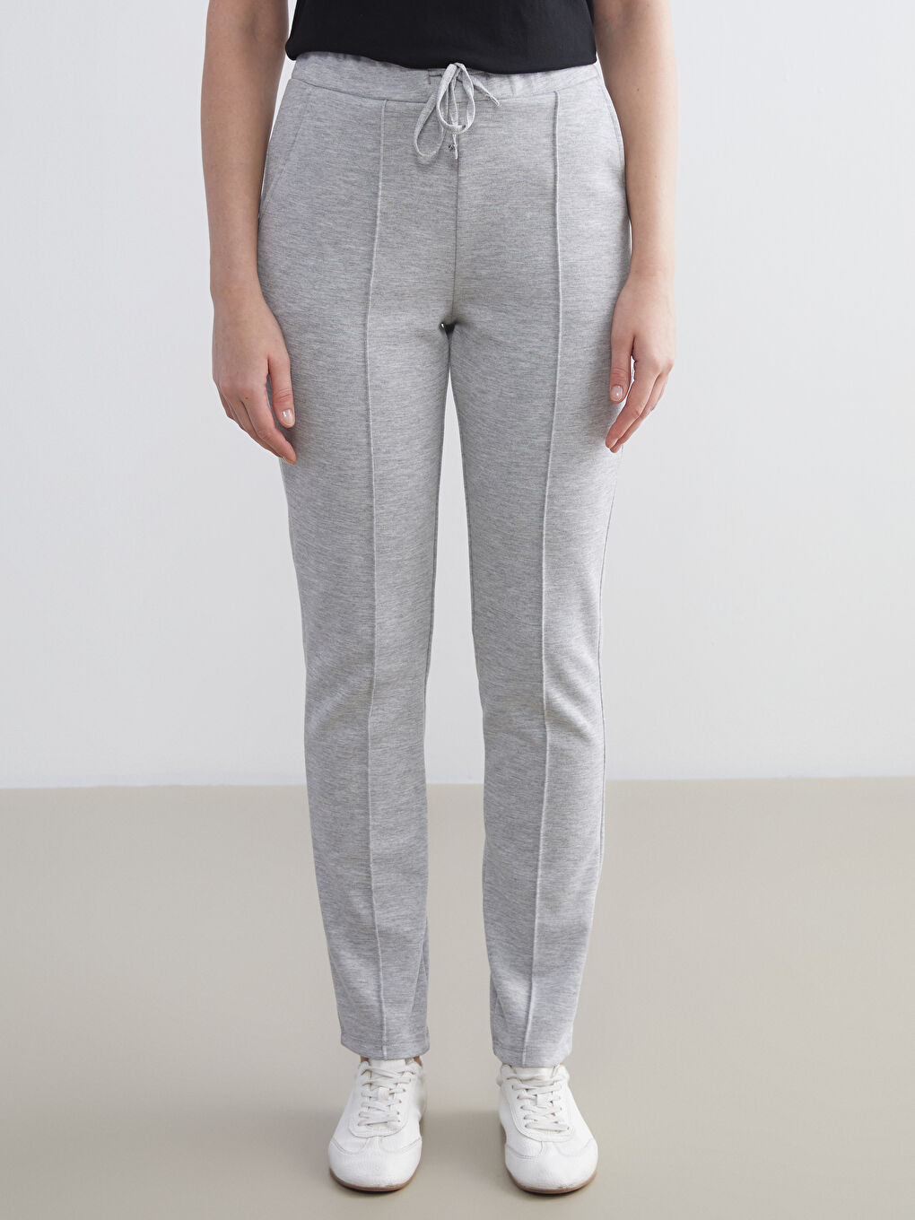LCWAIKIKI Classic Women's Sweatpants with Elastic Waist -W57963Z8-CT3