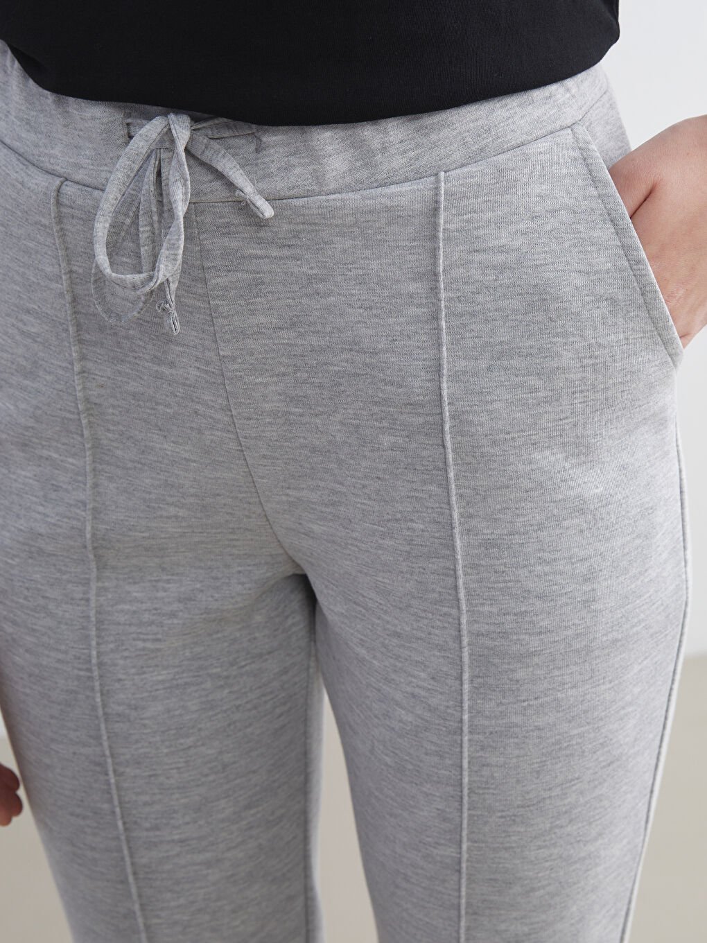 LCWAIKIKI Classic Women's Sweatpants with Elastic Waist -W57963Z8-CT3