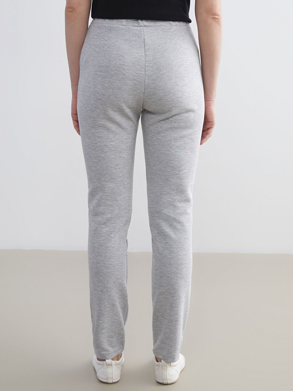 LCWAIKIKI Classic Women's Sweatpants with Elastic Waist -W57963Z8-CT3