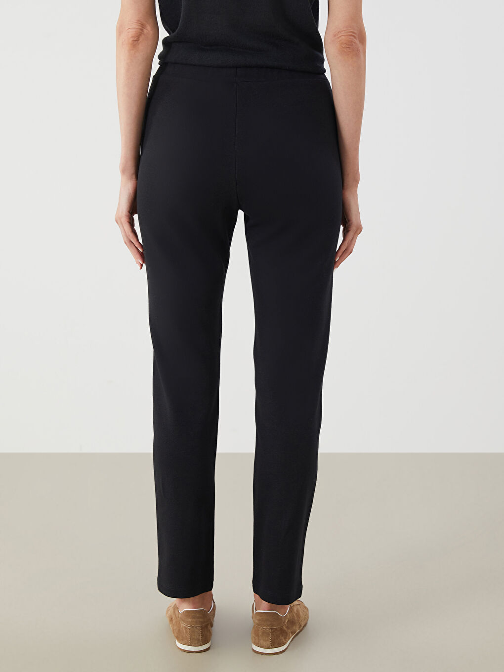 LCWAIKIKI Classic Women's Sweatpants with Elastic Waist -W57963Z8-CVL