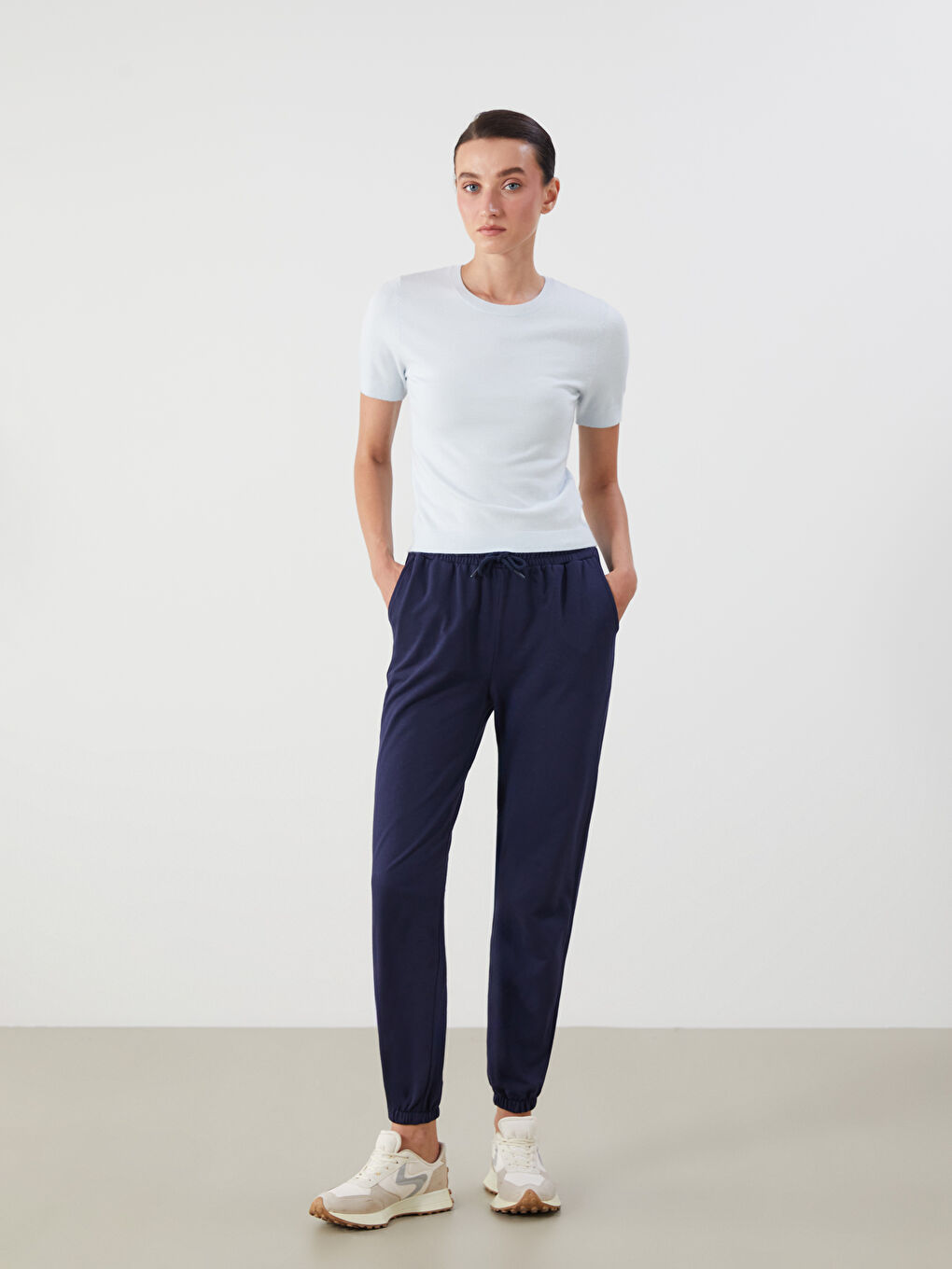 LCWAIKIKI Classic Beli Lastikli Kadın Jogger Eşofman Altı -W57964Z8-HRC