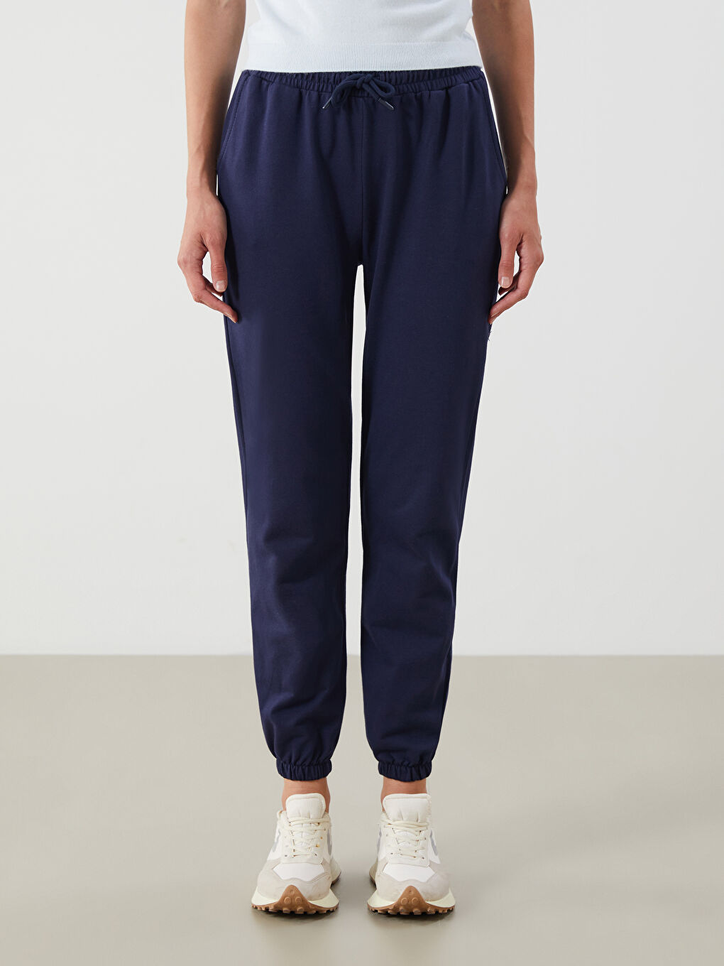 LCWAIKIKI Classic Beli Lastikli Kadın Jogger Eşofman Altı -W57964Z8-HRC