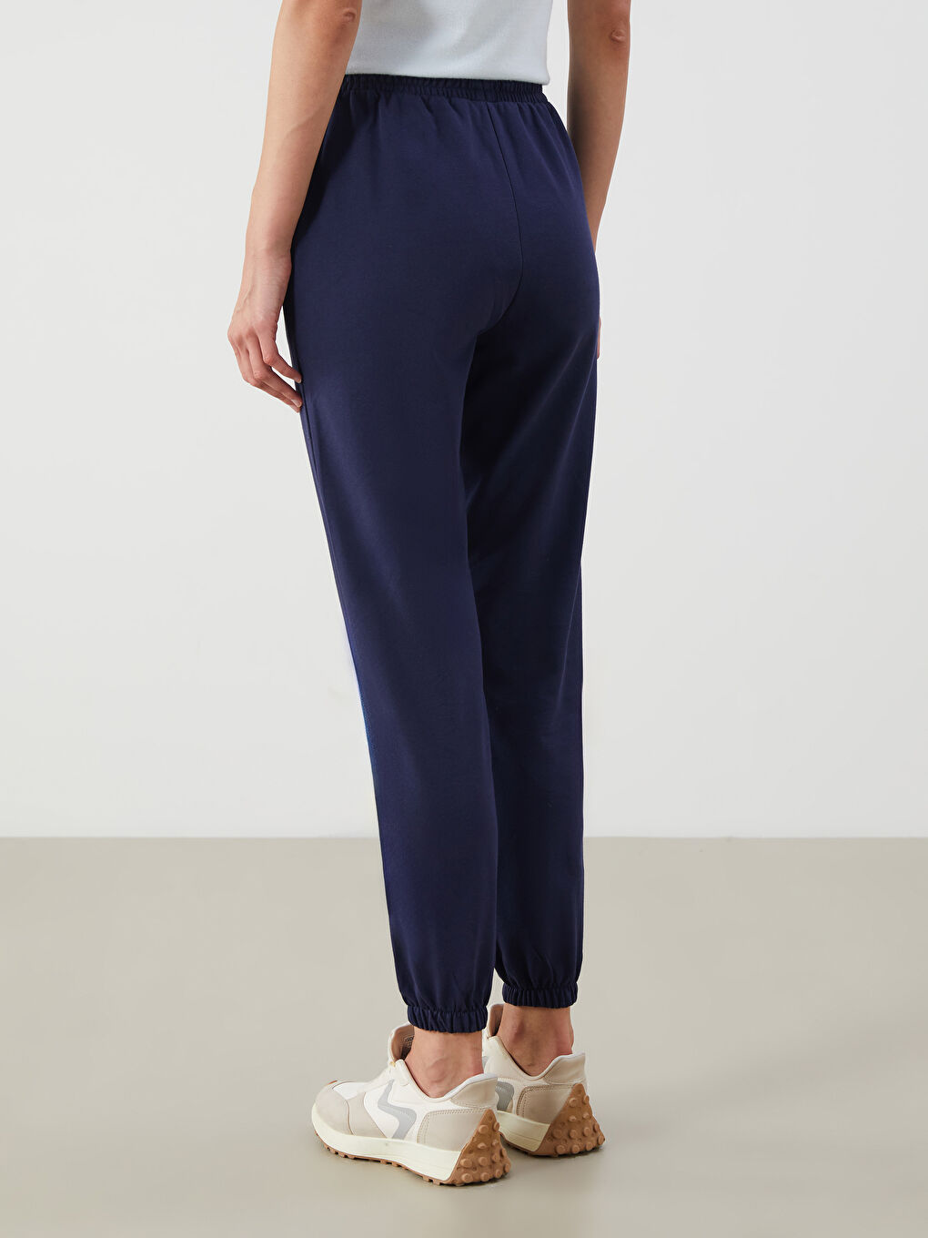 LCWAIKIKI Classic Beli Lastikli Kadın Jogger Eşofman Altı -W57964Z8-HRC
