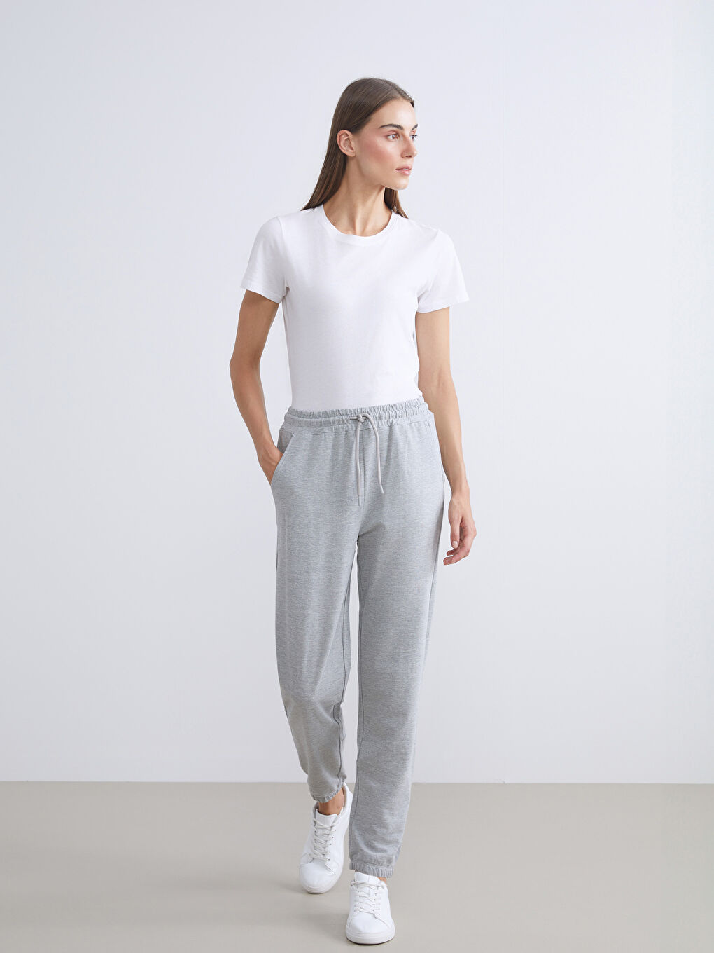 LCWAIKIKI Classic Elasticated Waist Women's Jogger Sweatpants -W57964Z8-CT3