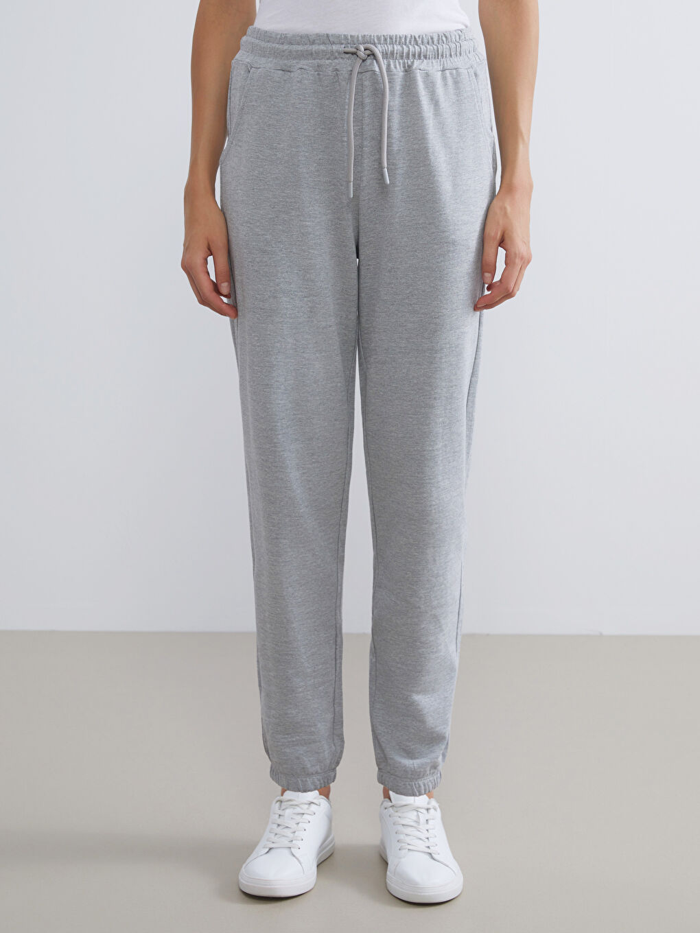 LCWAIKIKI Classic Elasticated Waist Women's Jogger Sweatpants -W57964Z8-CT3