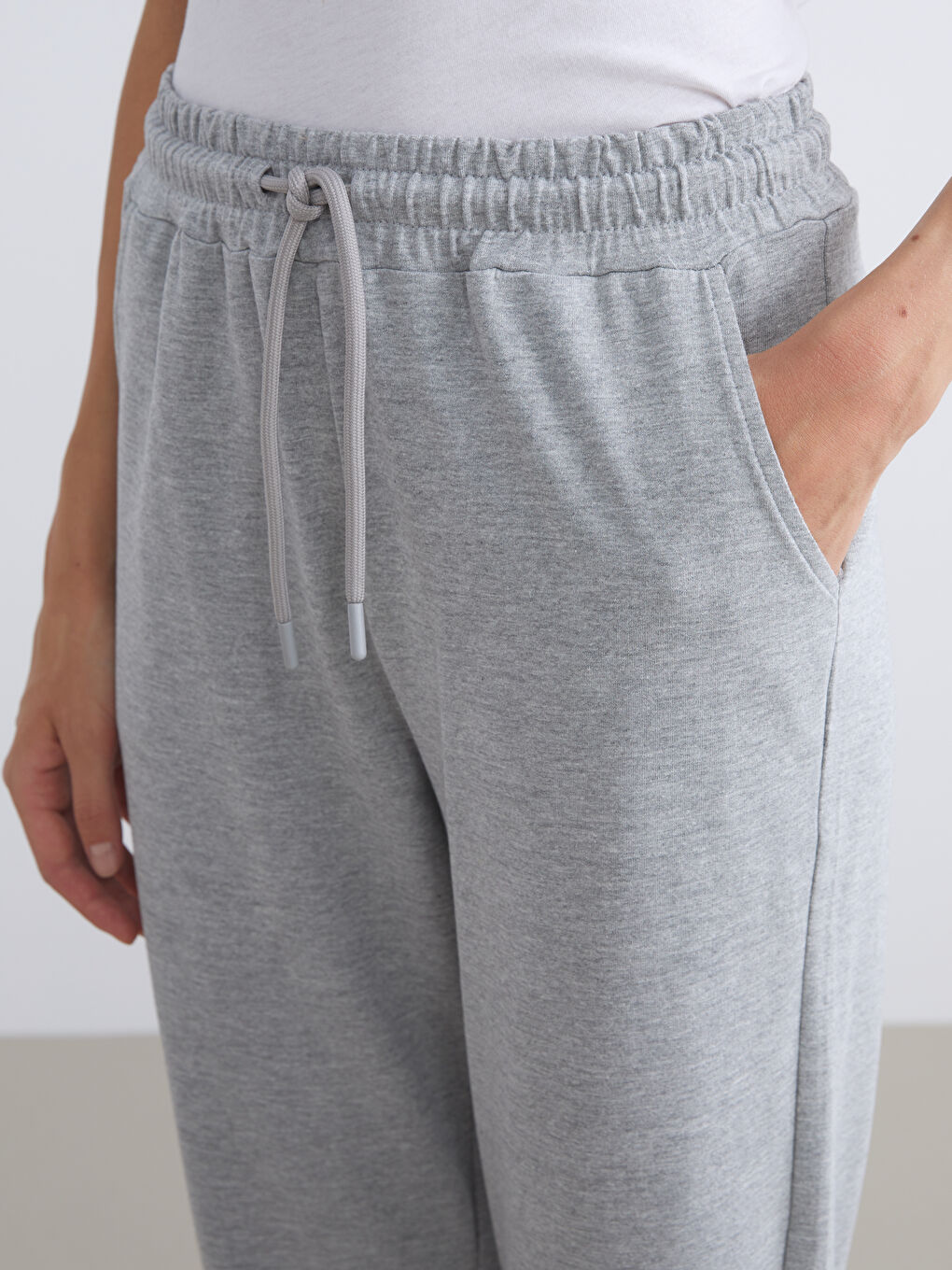 LCWAIKIKI Classic Elasticated Waist Women's Jogger Sweatpants -W57964Z8-CT3
