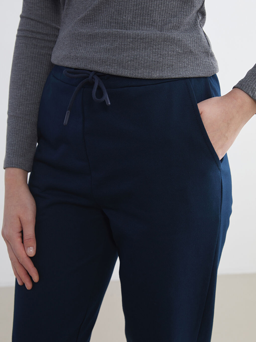 LCWAIKIKI Classic Elasticated Waist Women's Jogger Sweatpants -W57964Z8-E1J