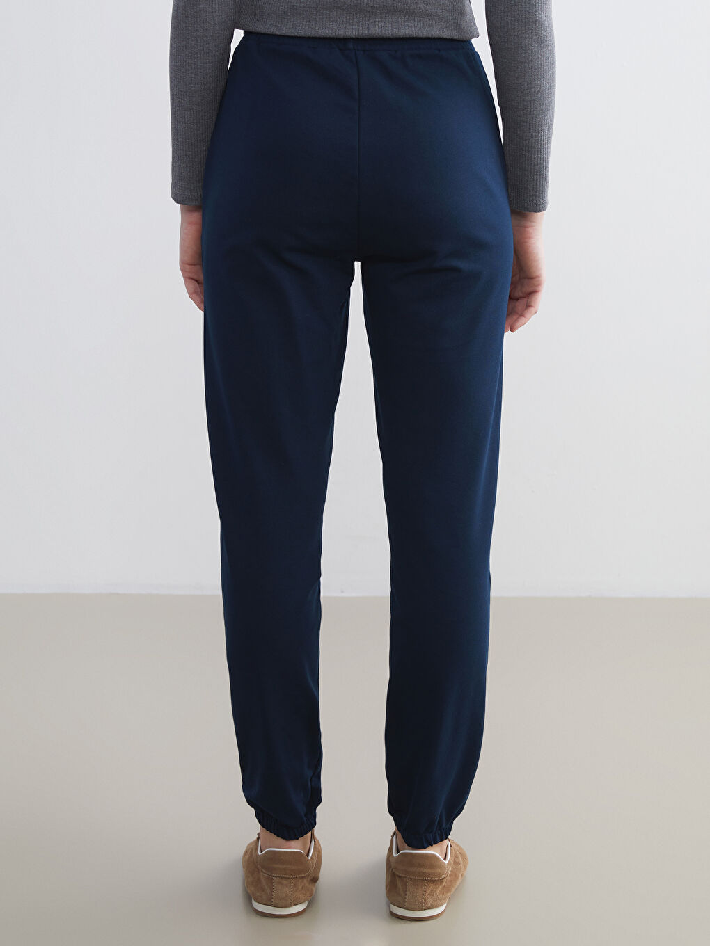 LCWAIKIKI Classic Elasticated Waist Women's Jogger Sweatpants -W57964Z8-E1J