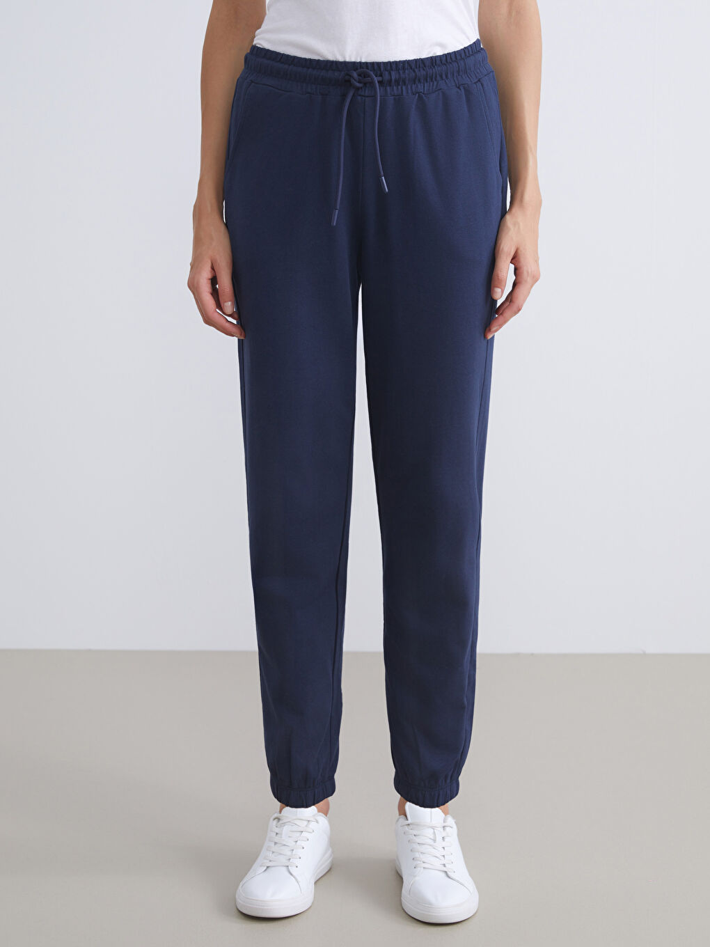 LCWAIKIKI Classic Beli Lastikli Kadın Jogger Eşofman Altı -W57964Z8-HRC