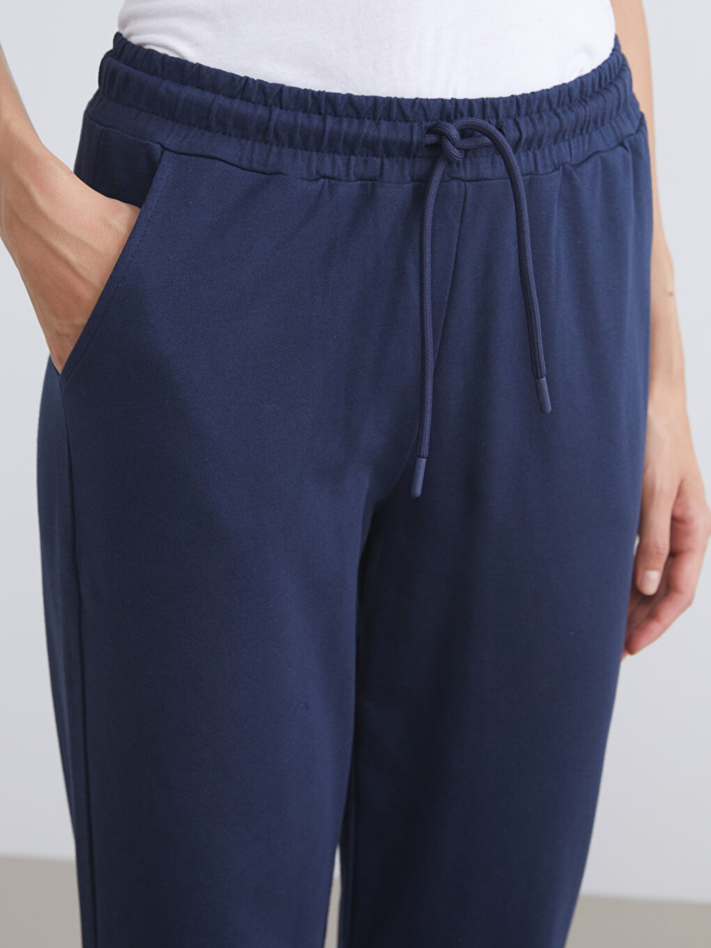 LCWAIKIKI Classic Beli Lastikli Kadın Jogger Eşofman Altı -W57964Z8-HRC