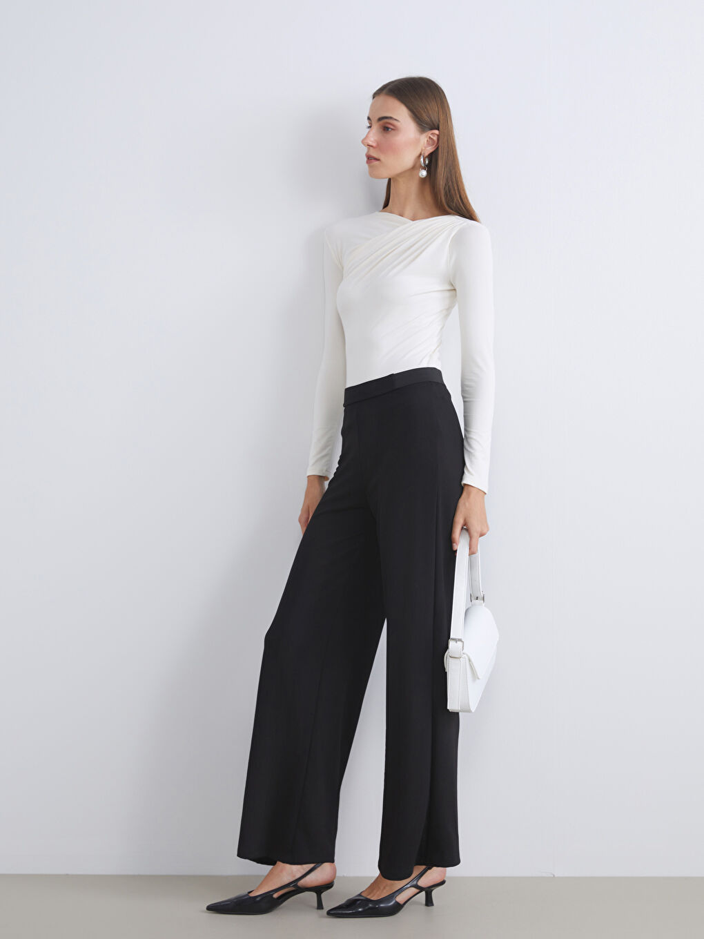 LCWAIKIKI Classic Elastic Waist Wide Leg Women's Trousers -W57965Z8-CVL