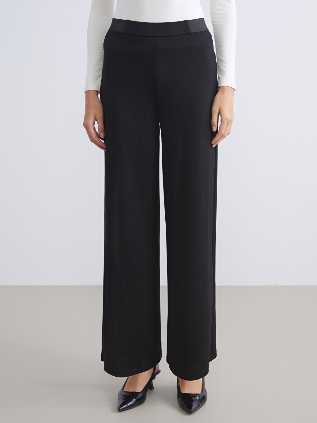 LCWAIKIKI Classic Elastic Waist Wide Leg Women's Trousers -W57965Z8-CVL