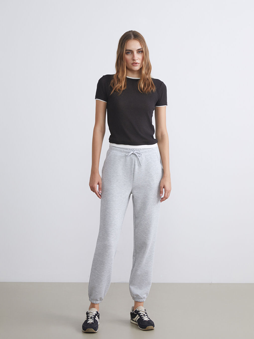 LCWAIKIKI Classic Elasticated Waist Women's Jogger Sweatpants -W57966Z8-DD0