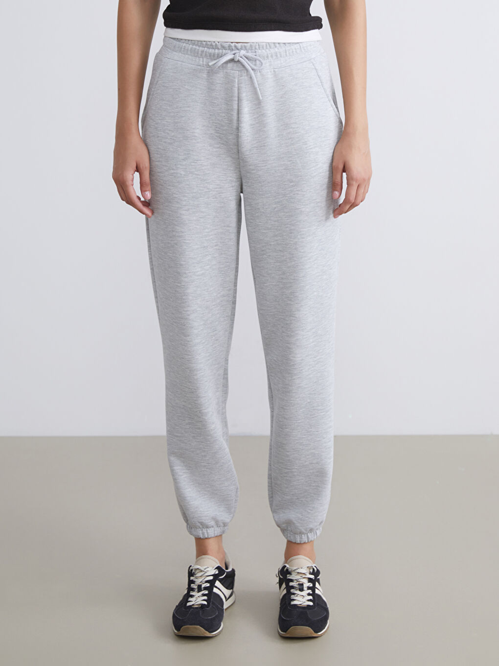 LCWAIKIKI Classic Elasticated Waist Women's Jogger Sweatpants -W57966Z8-DD0