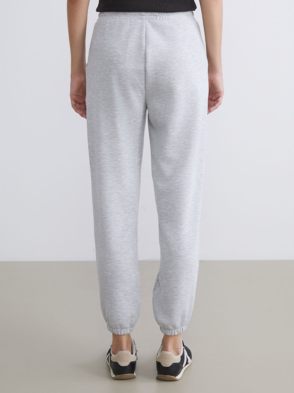 LCWAIKIKI Classic Elasticated Waist Women's Jogger Sweatpants -W57966Z8-DD0