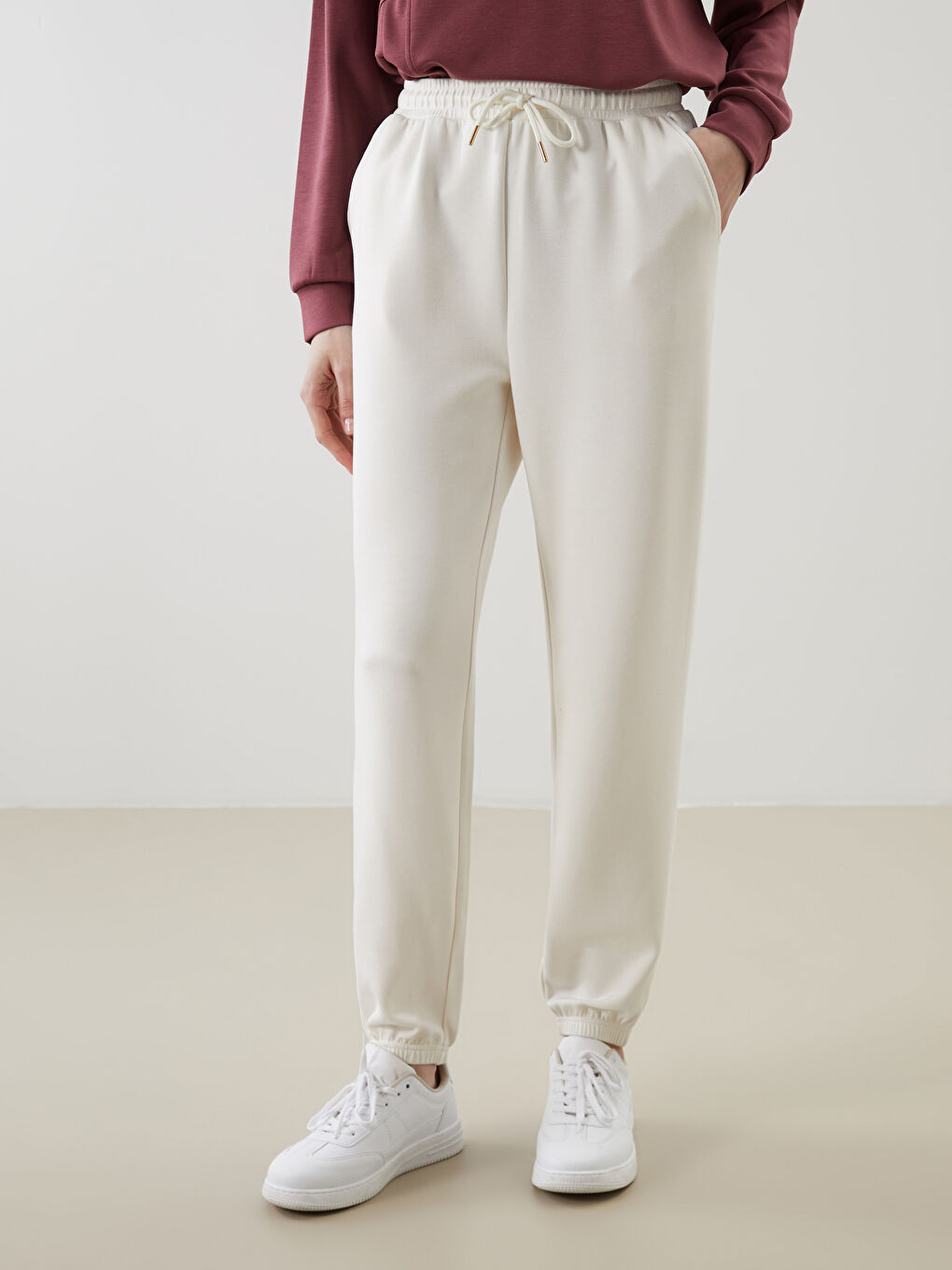 LCWAIKIKI Classic Elasticated Waist Women's Jogger Sweatpants -W57966Z8-FES