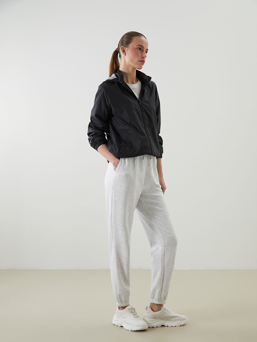 LCWAIKIKI Classic Elasticated Waist Women's Jogger Sweatpants -W57966Z8-847