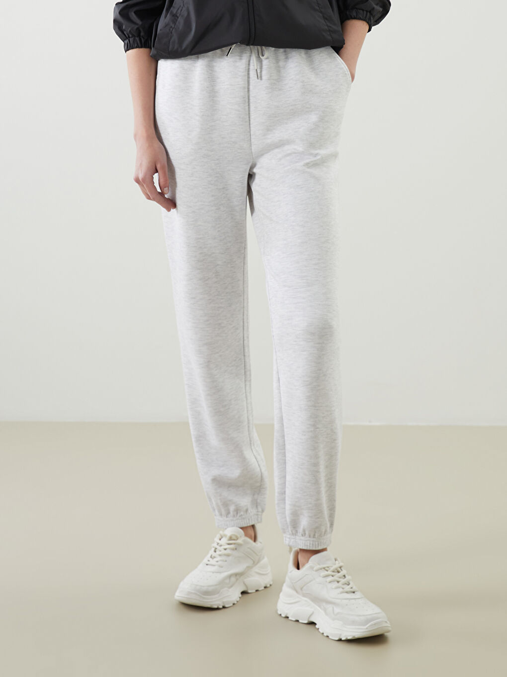 LCWAIKIKI Classic Elasticated Waist Women's Jogger Sweatpants -W57966Z8-847