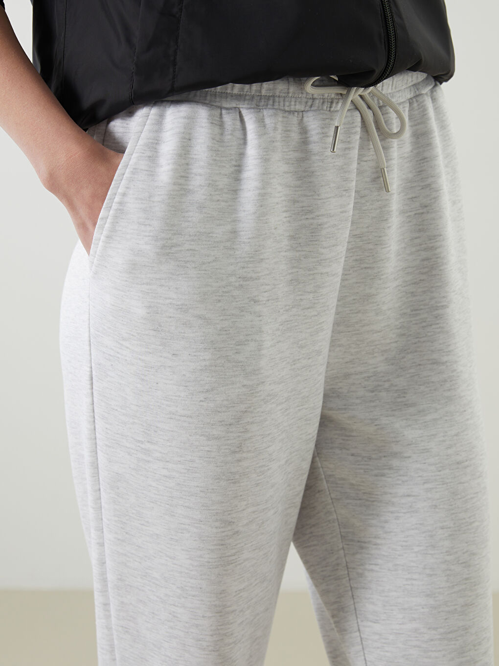 LCWAIKIKI Classic Elasticated Waist Women's Jogger Sweatpants -W57966Z8-847