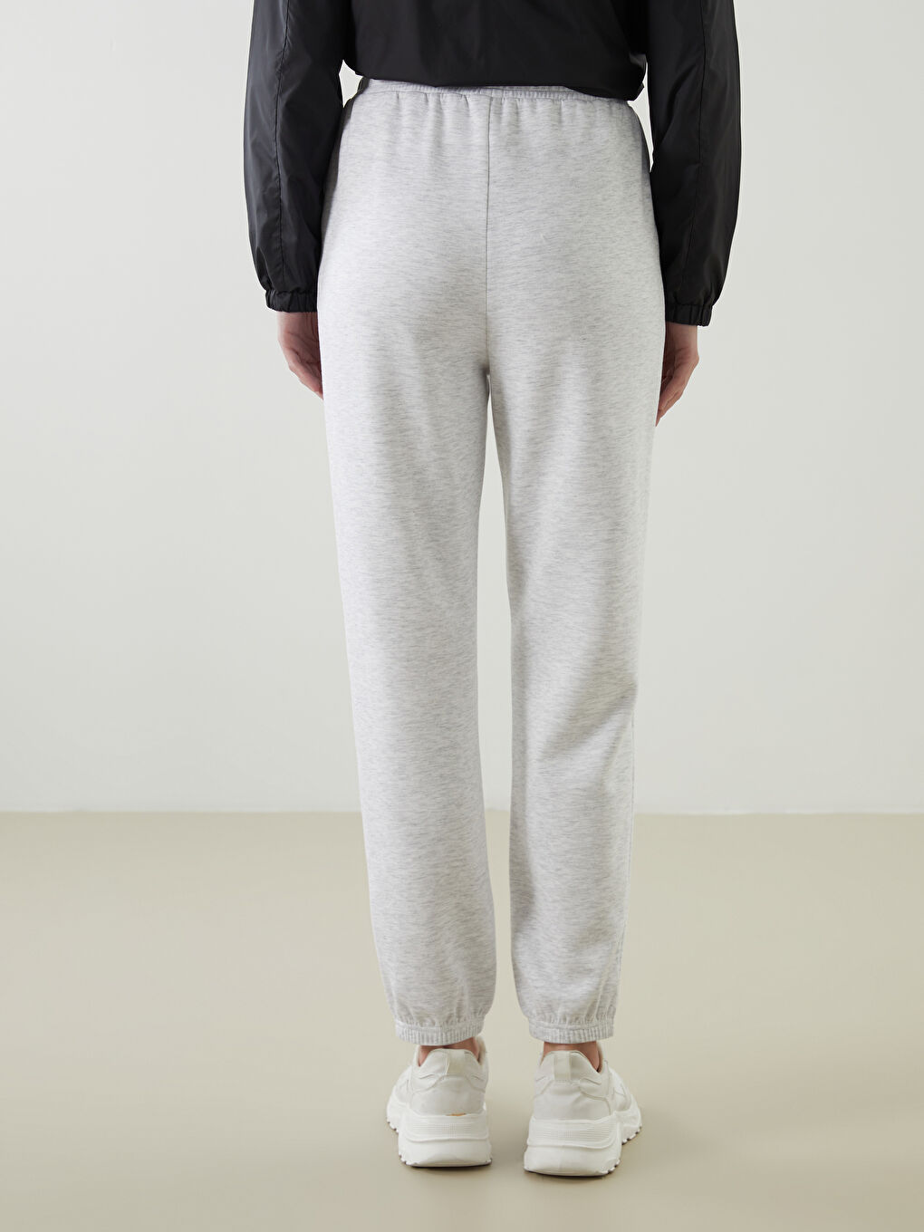 LCWAIKIKI Classic Elasticated Waist Women's Jogger Sweatpants -W57966Z8-847