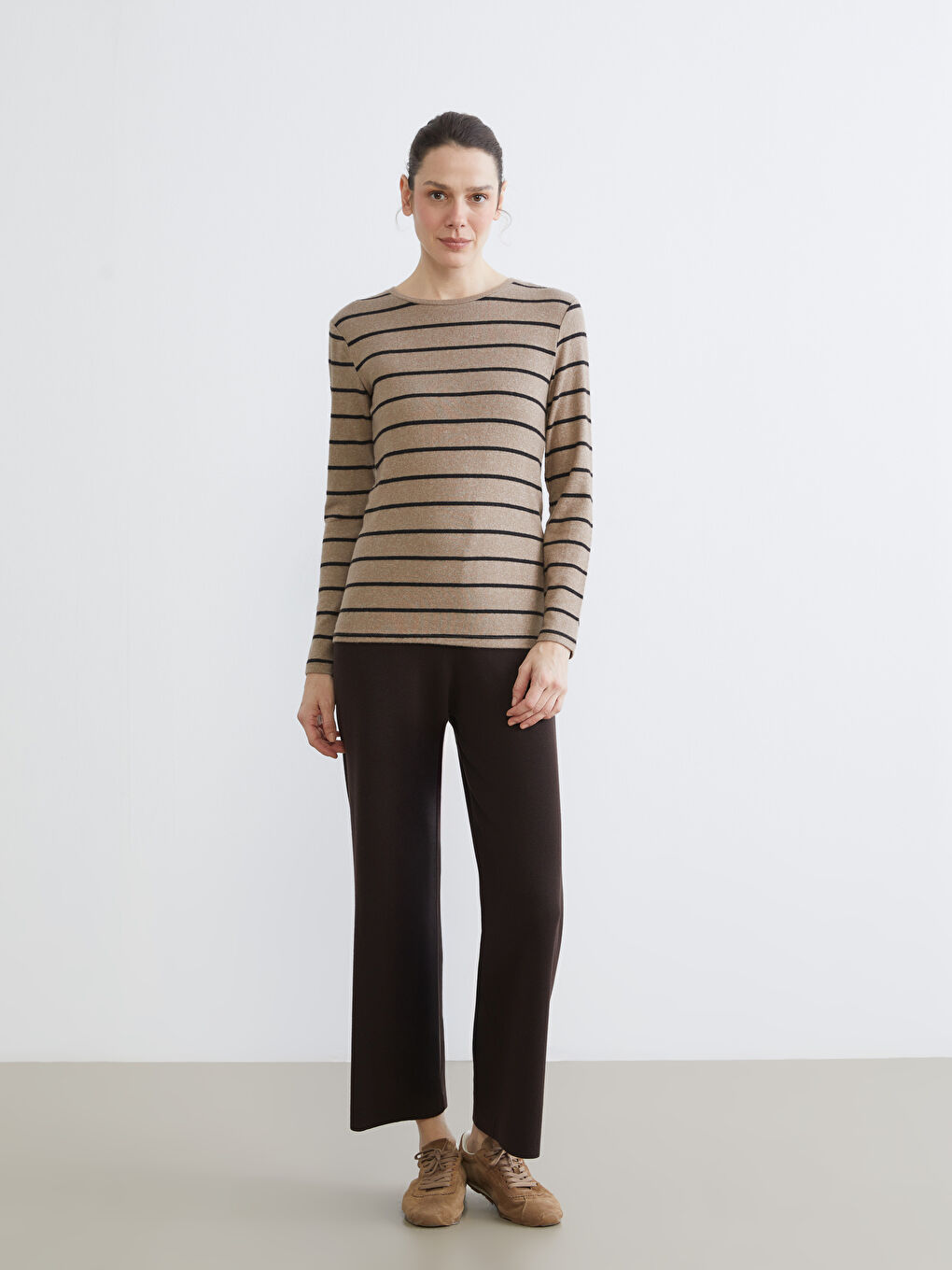 Дамска тениска на райета с обло деколте-1