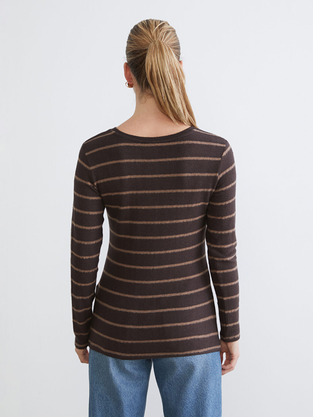 Kahverengi Bisiklet Yaka Çizgili Kadın Tişört-3