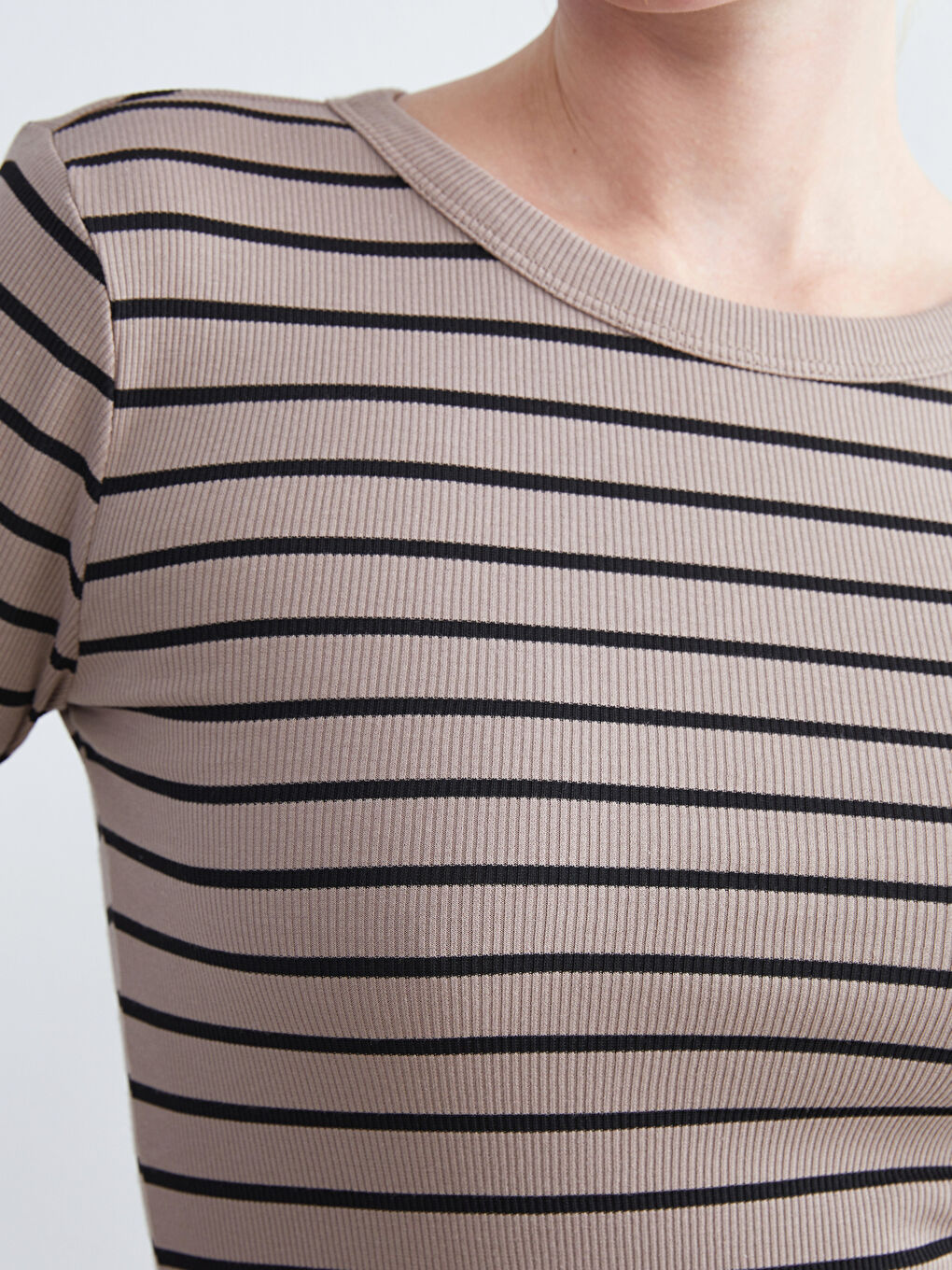 Bej Bisiklet Yaka Çizgili Kadın Body-3