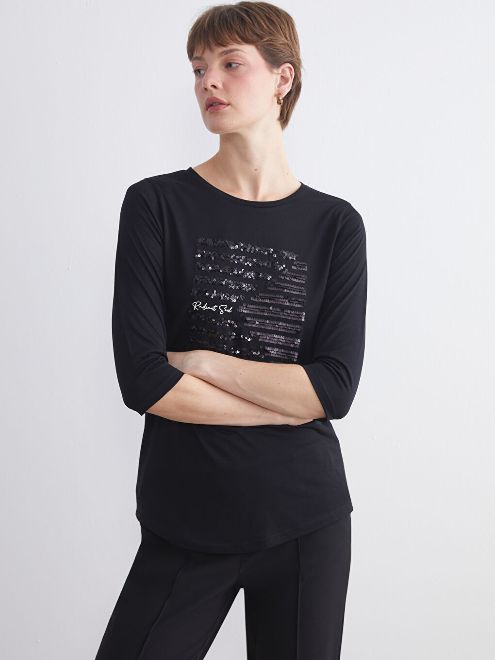 Siyah Bisiklet Yaka Pul İşlemeli Bluz-3