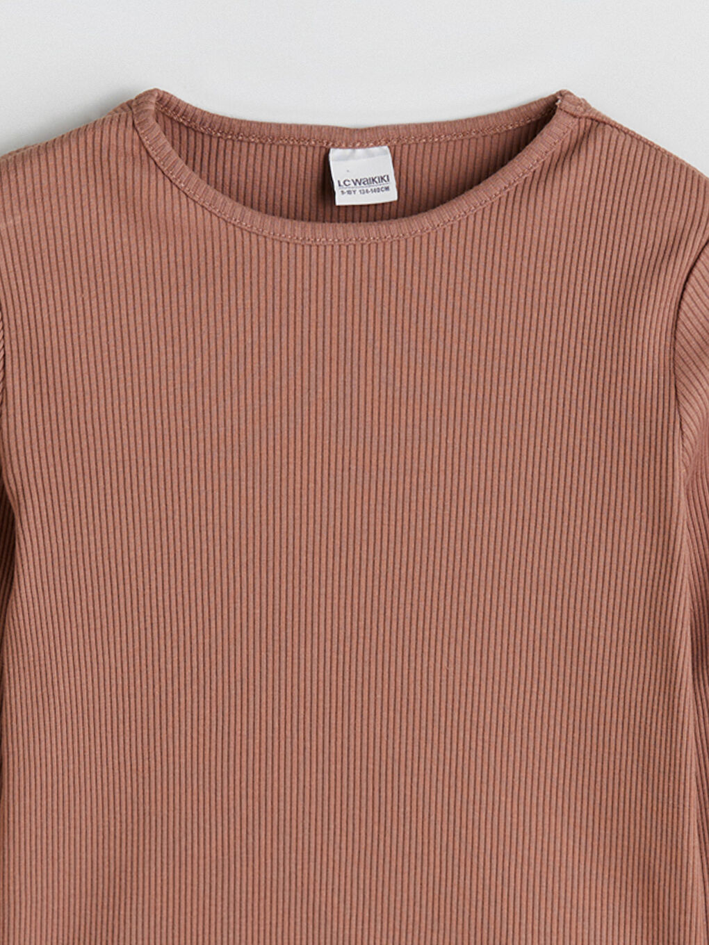 Қыздарға арналған дөңгелек жағалы футболка-1