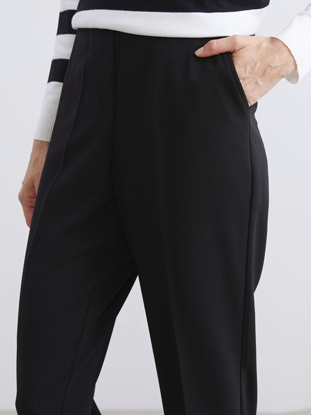 Elastic Waist Carrot Fit Women's Trousers-2