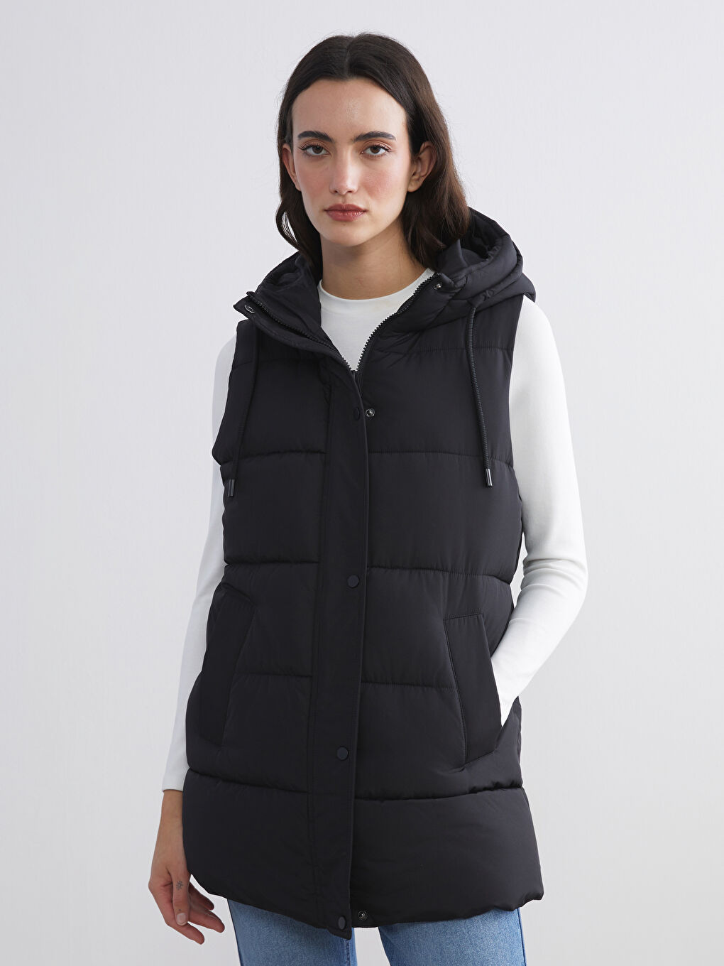 Siyah Kapüşonlu Kadın Şişme Yelek