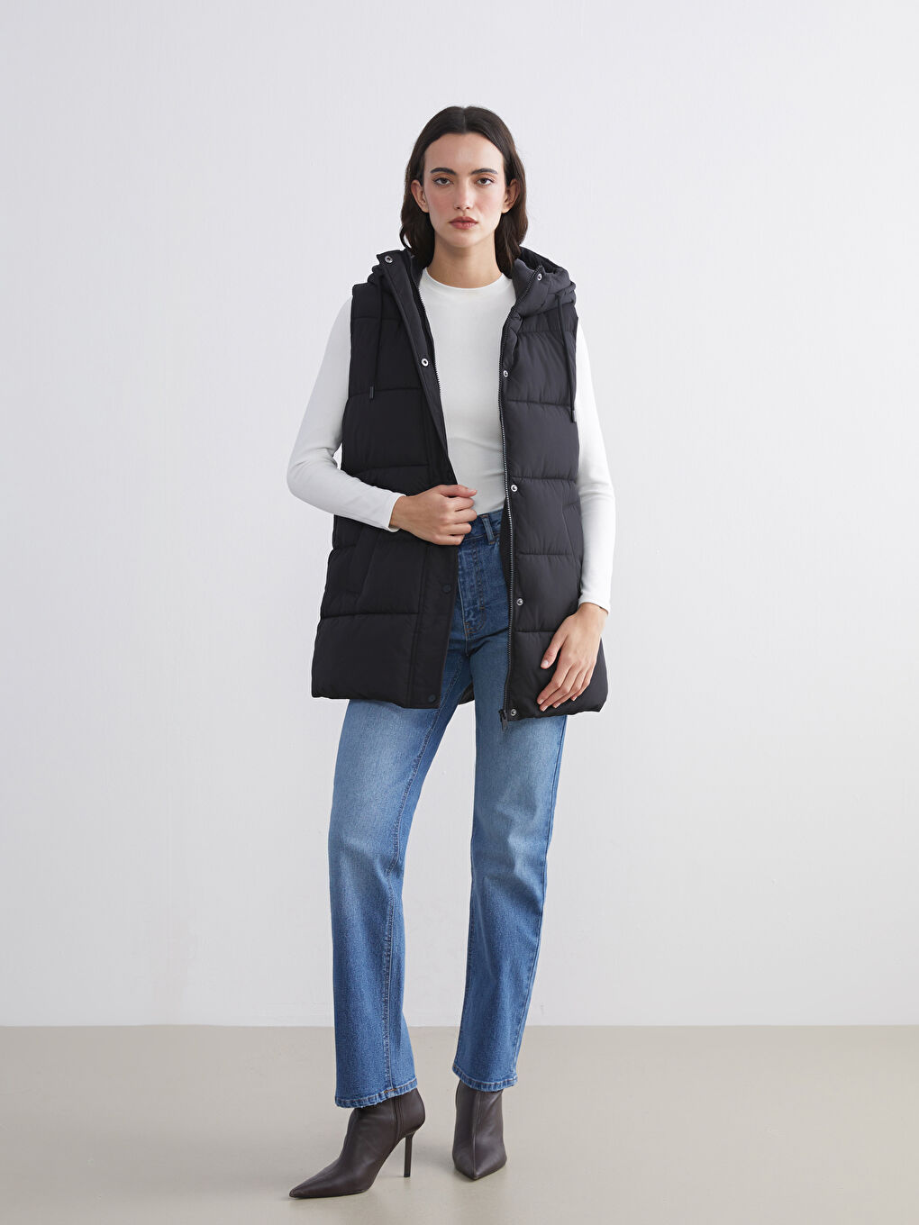 Siyah Kapüşonlu Kadın Şişme Yelek-1