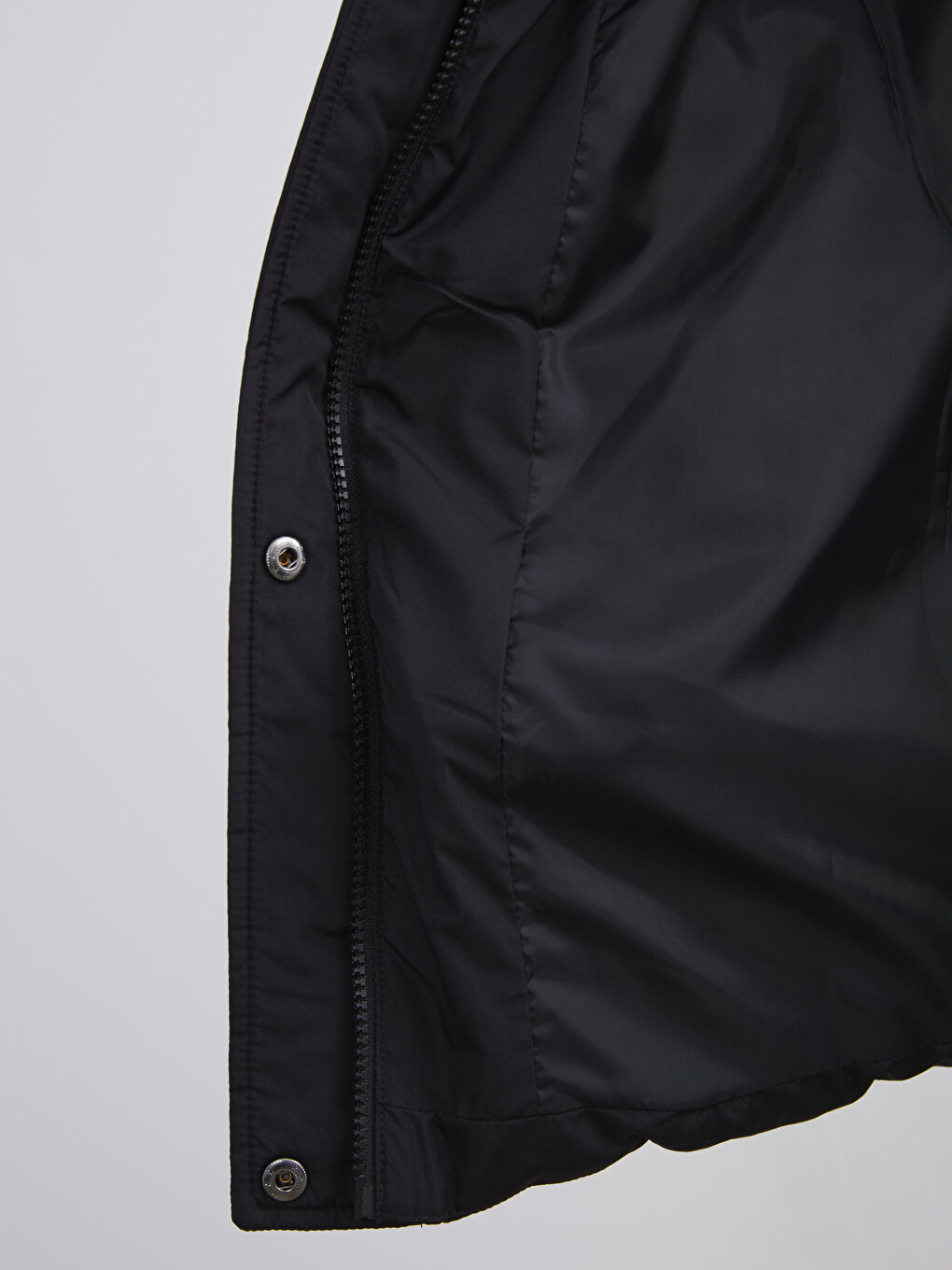 Siyah Kapüşonlu Kadın Şişme Yelek-3